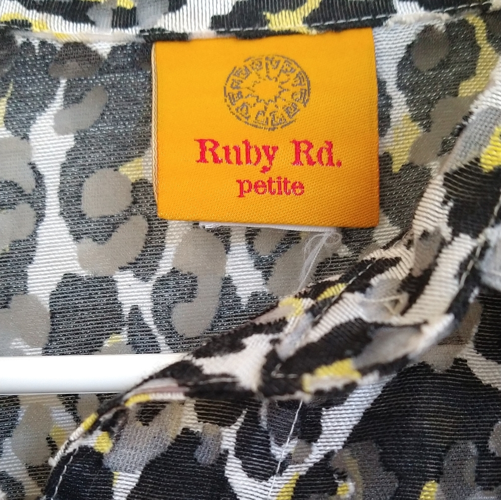 Ruby Rd. Animal Print Cropped Blouse. 3/$25 - Picture 4 of 5